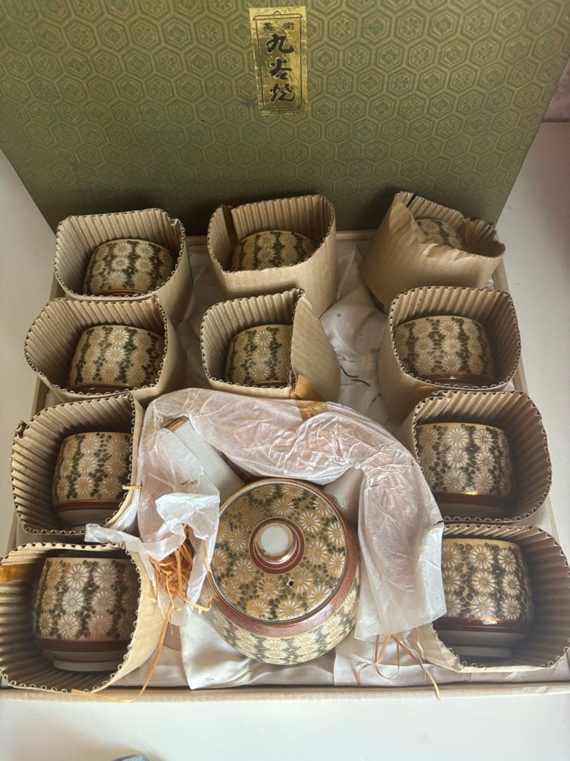 ビンテージ！美術　九谷焼　菊詰文様　五彩　唐草　急須　湯呑み　新品箱入り