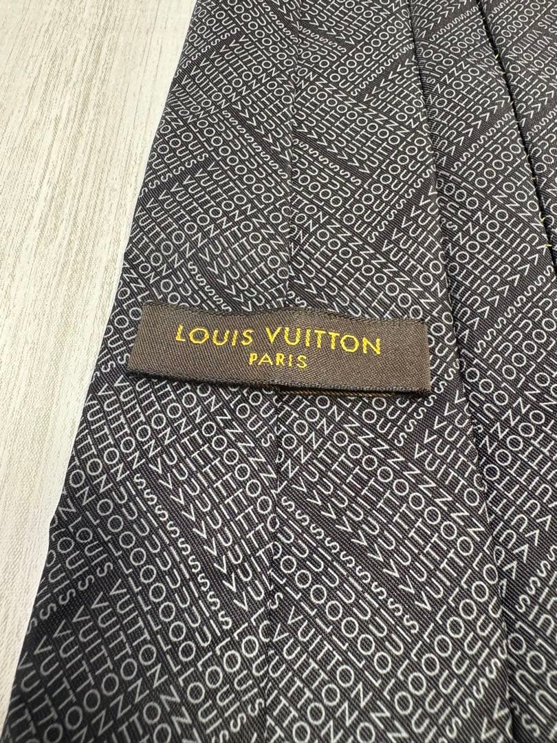 最終値下極美品 LOUIS VUITTON ルイヴィトンネクタイ ロゴグラム 黒