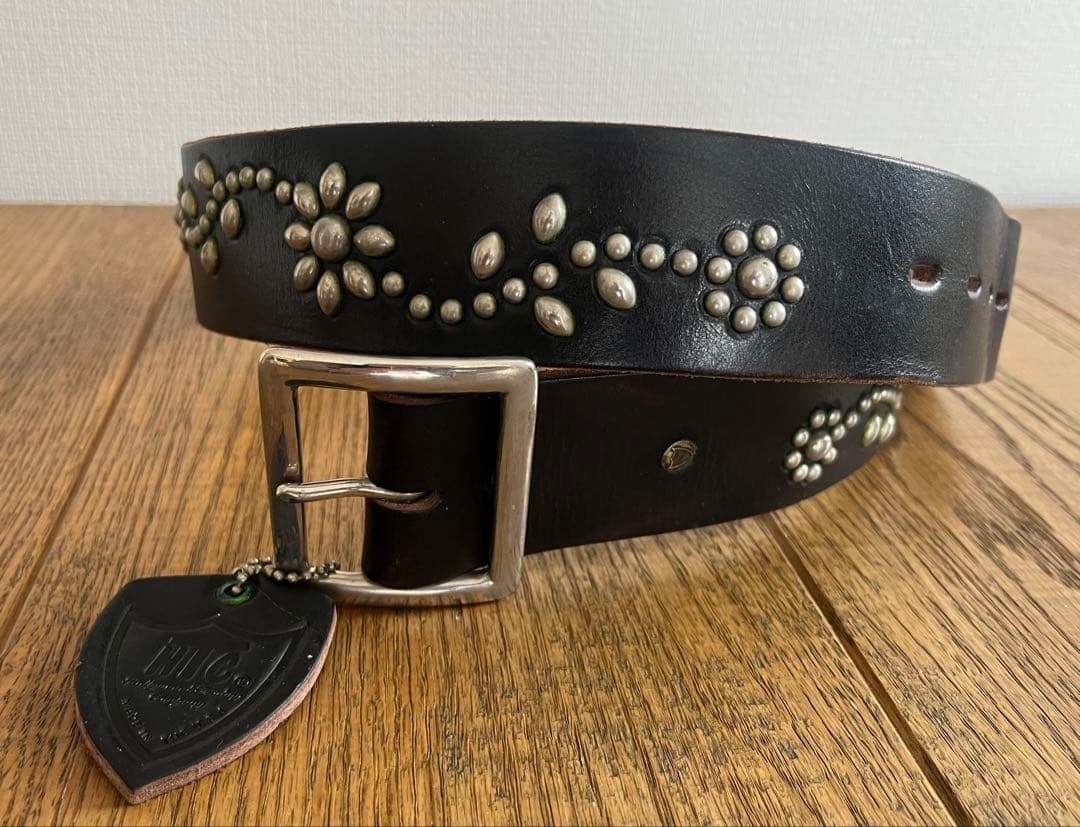 専用です　HTC フラワー スタッズベルト ブラック　32inch 数回使用のみ