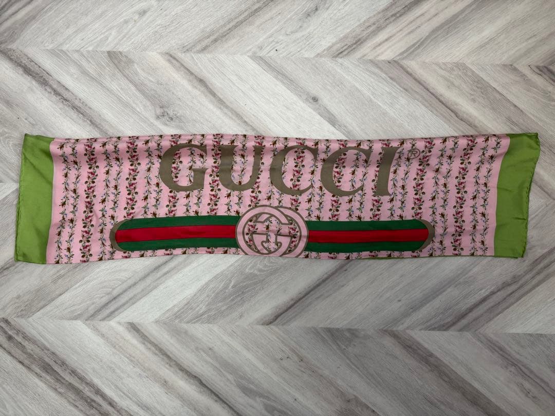 【新品未使用　最終値下げ】GUCCI シルクスカーフ花柄 ロゴ