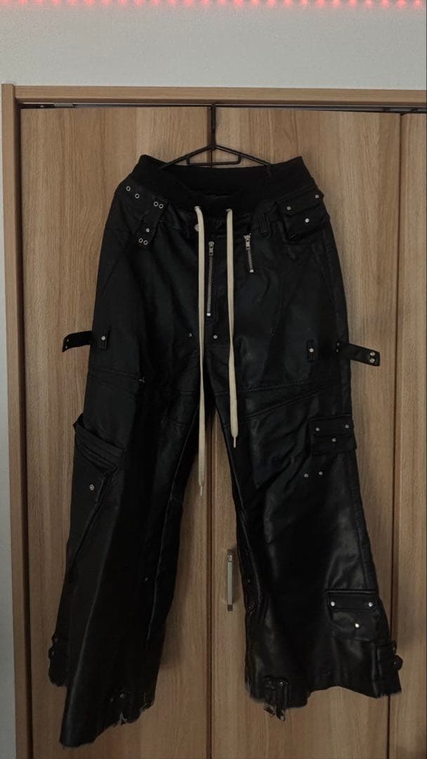 COZY WORLDWIDE コジーワールドワイドレザーカーゴパンツ Sタグ付き