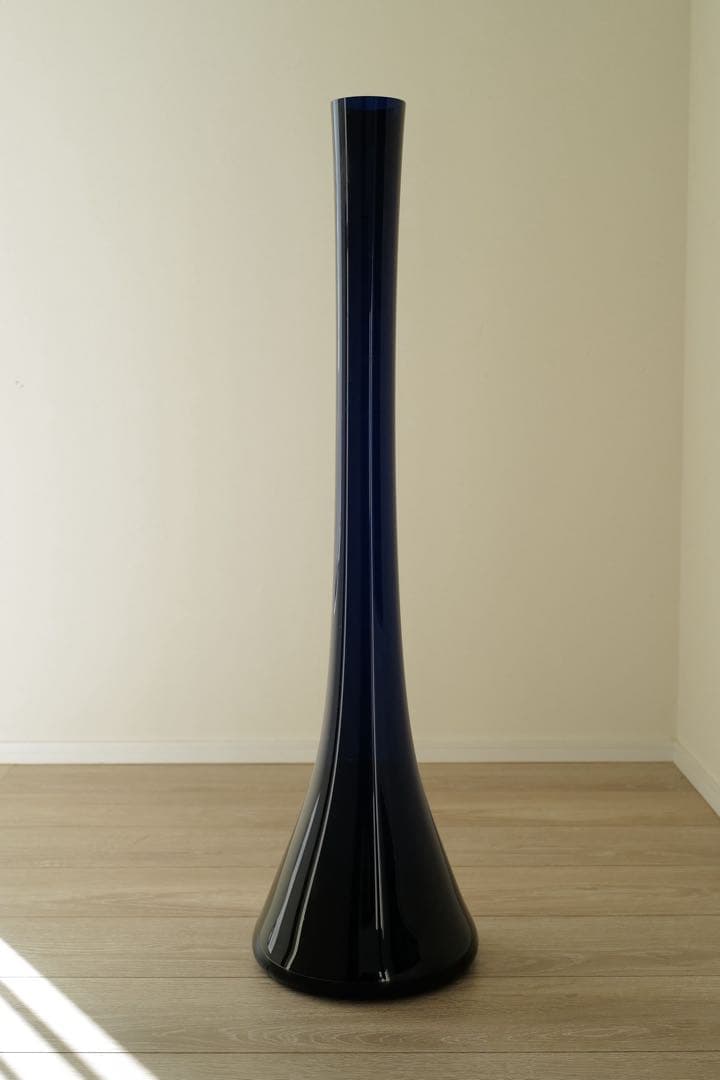 Tall Glass Vase①
