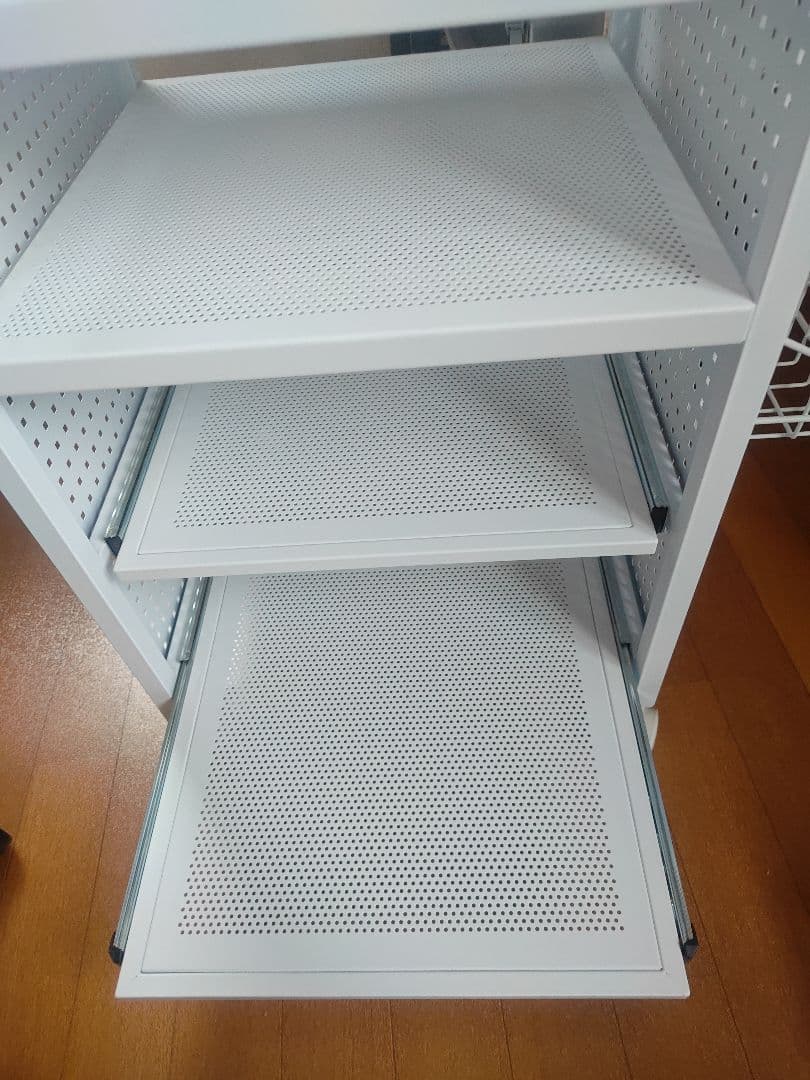 ホワイトBauhutte(バウヒュッテ) ゲーム機収納ラック