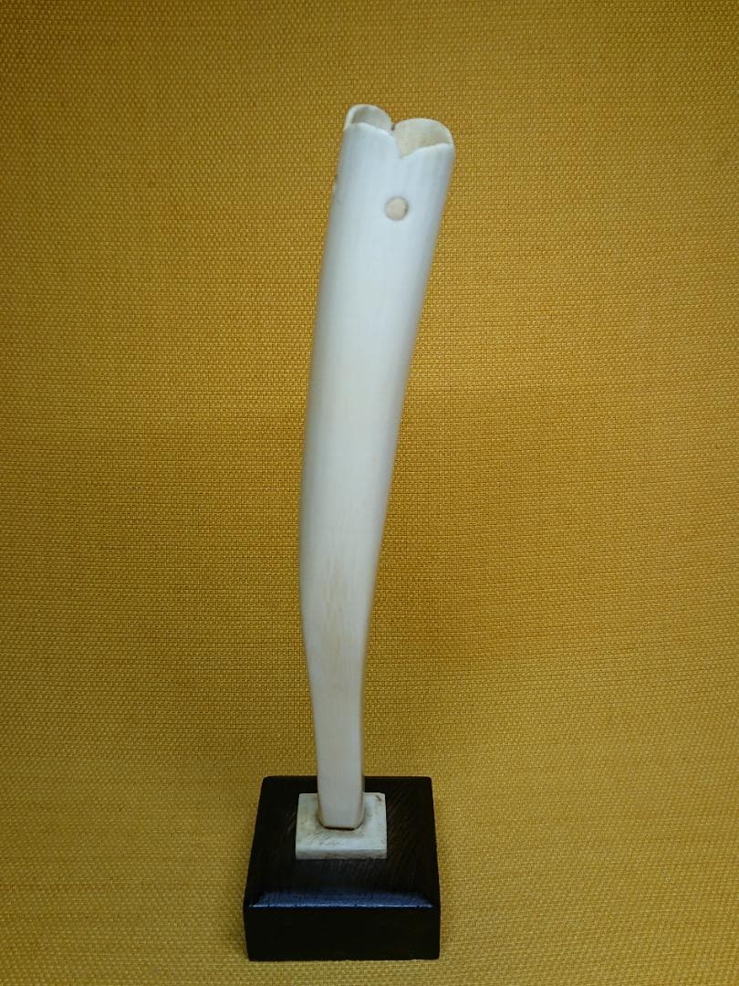 【美品】一輪挿し　花器　牙材　骨董　置物　インテリア　工芸品　美術品　A2623