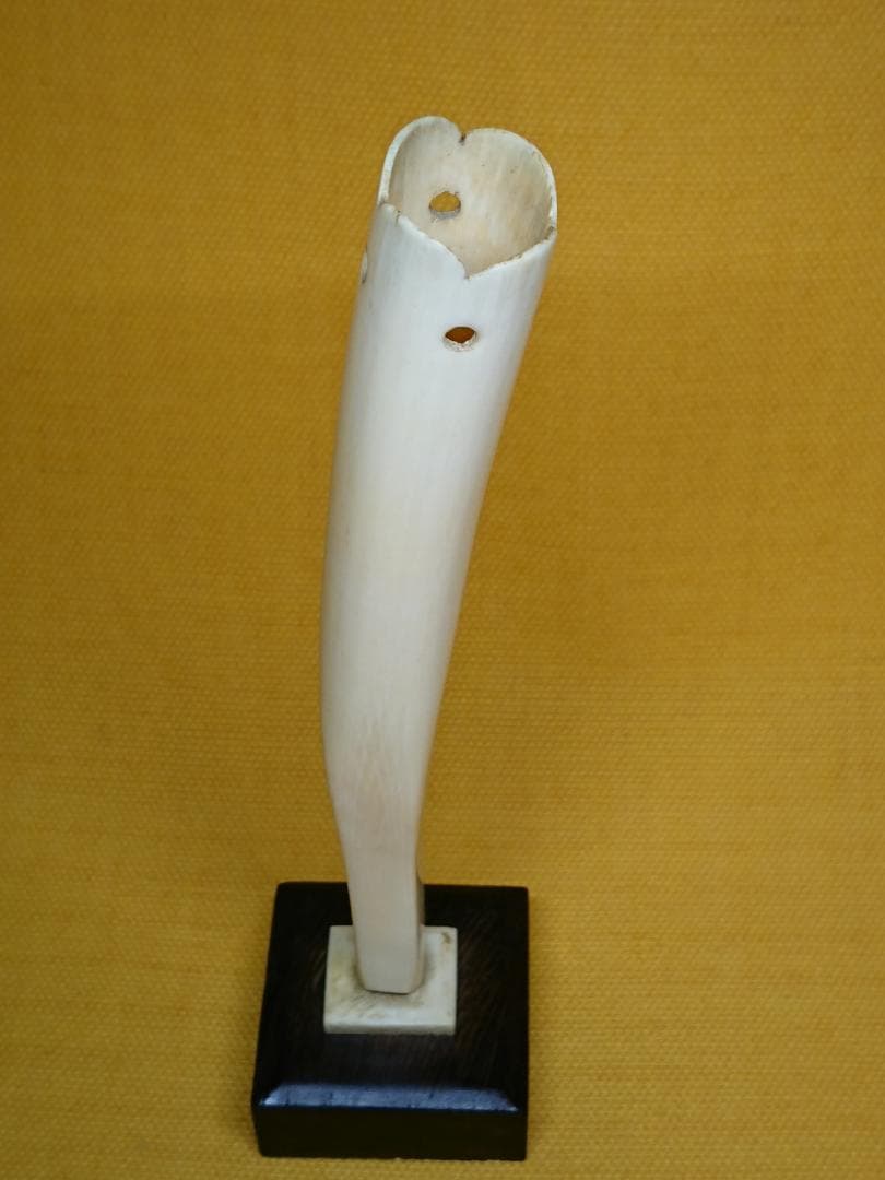 【美品】一輪挿し　花器　牙材　骨董　置物　インテリア　工芸品　美術品　A2623