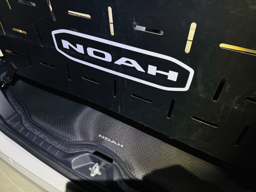 値下げ！トヨタ純正ノア現行ラゲージセットA