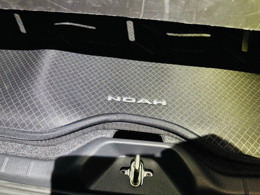 値下げ！トヨタ純正ノア現行ラゲージセットA