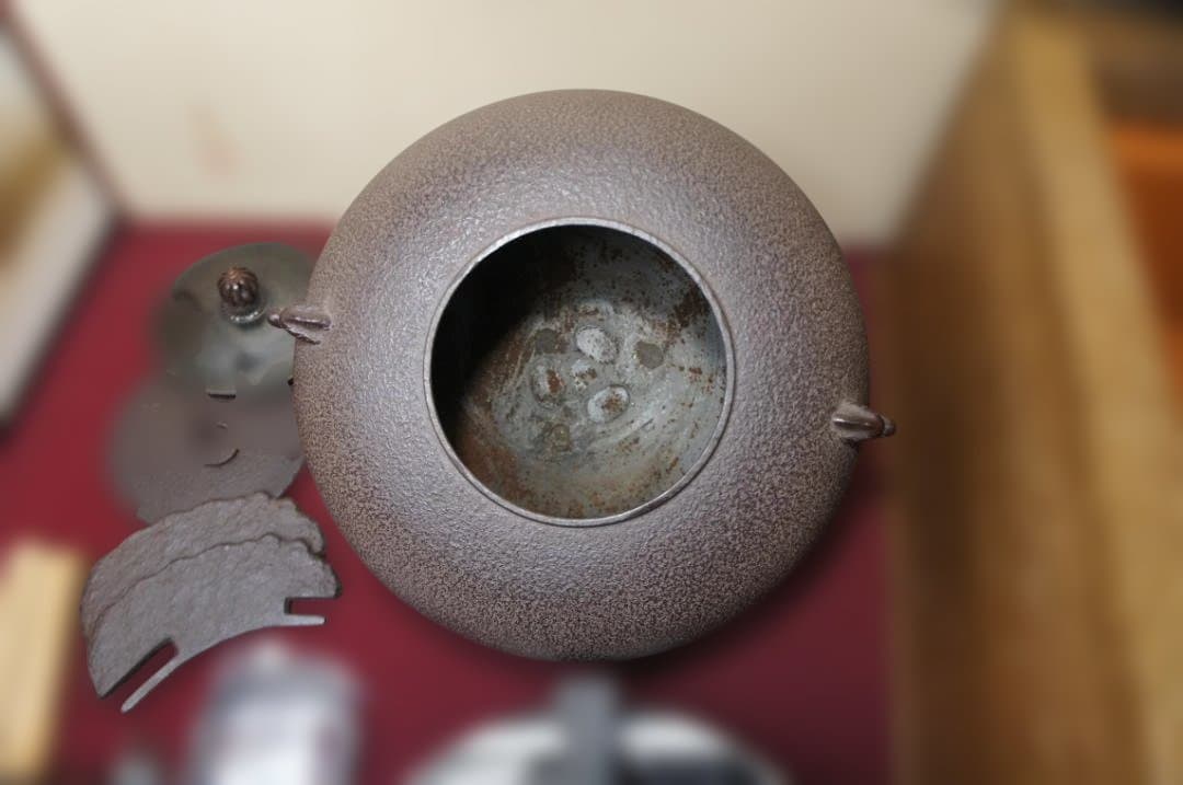 ☆桑色置炉 在銘裏甲釜 裏釜 替え蓋 釜鐶 置炉用600w炭型電熱器 送料込み