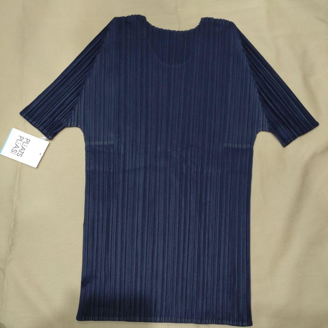 ISSEY MIYAKE プリーツデザイン 半袖トップス ネイビー　新品　タグ付