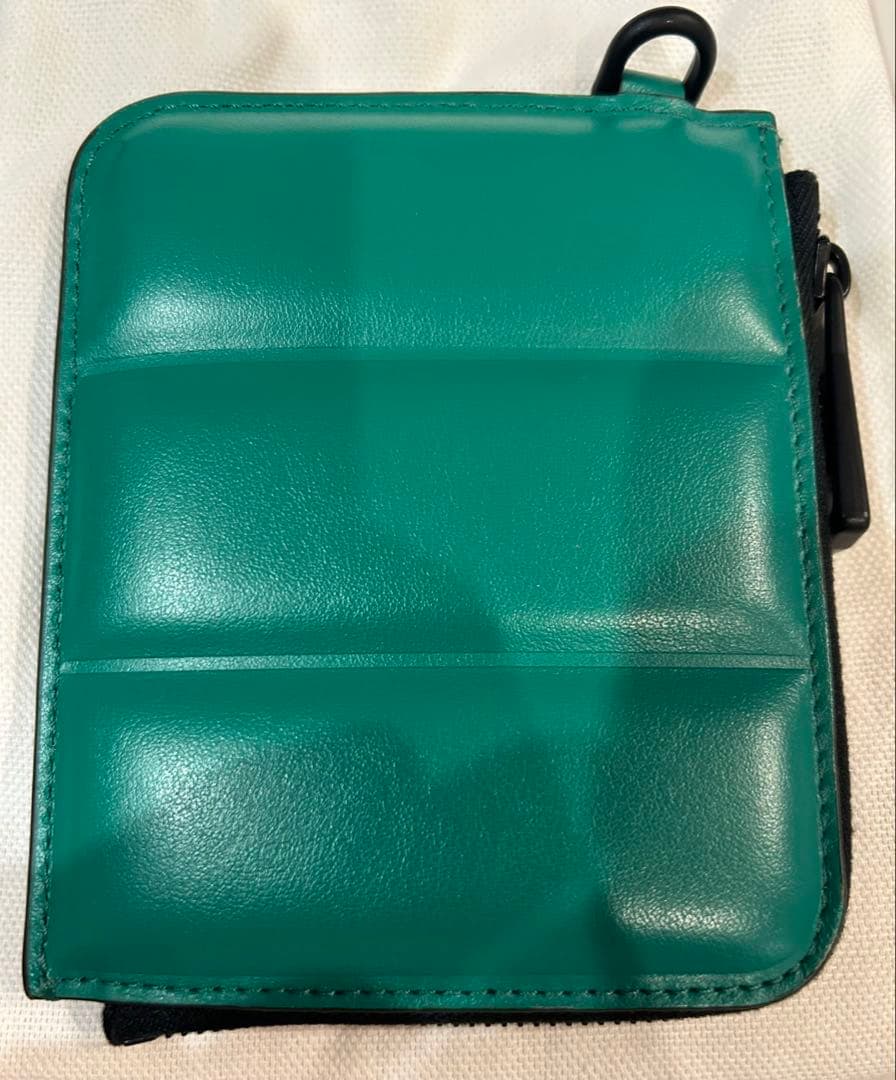 モンクレール　ネックウォレット カーフレザー財布 緑