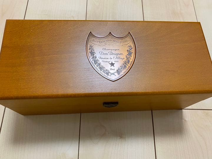 シャンパン　ビンテージドンペリニヨン空き瓶(箱付き)
