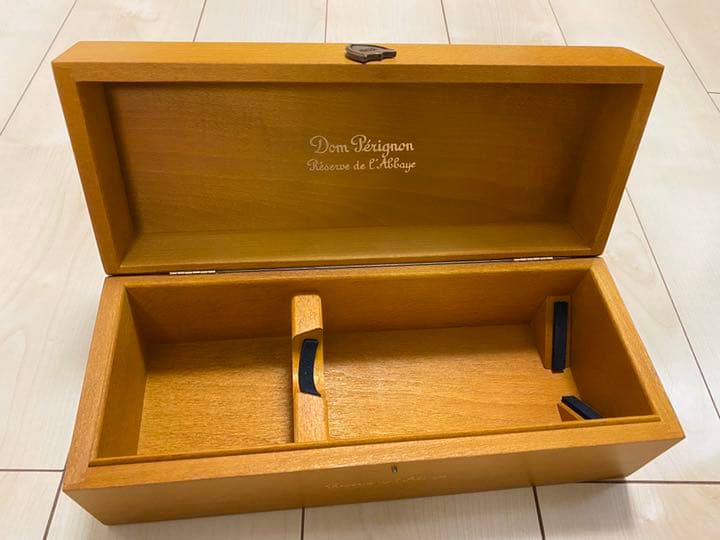 シャンパン　ビンテージドンペリニヨン空き瓶(箱付き)