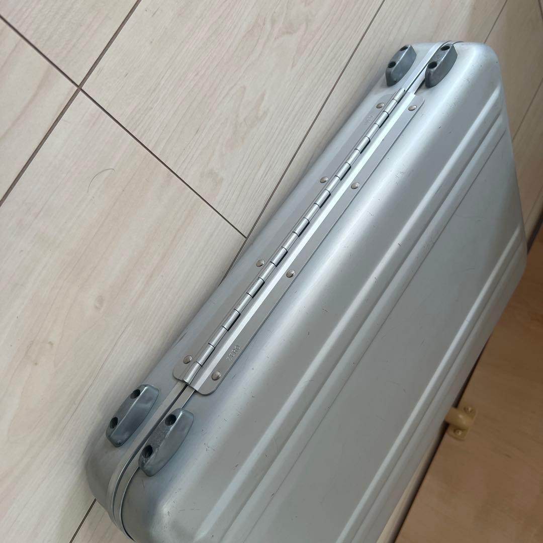 【￼大人気】ゼロハリバートン シルバーアタッシュケース 約28cm✖️約41cm