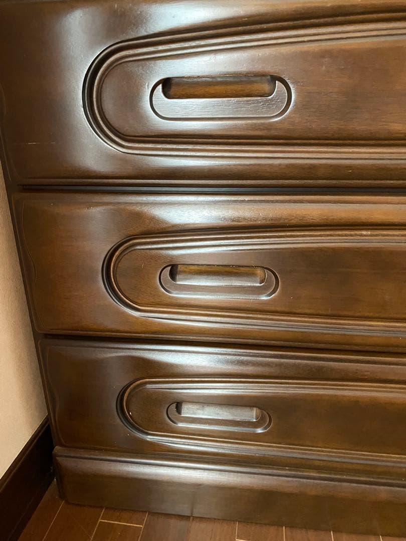 ダークブラウンの衣類収納タンス