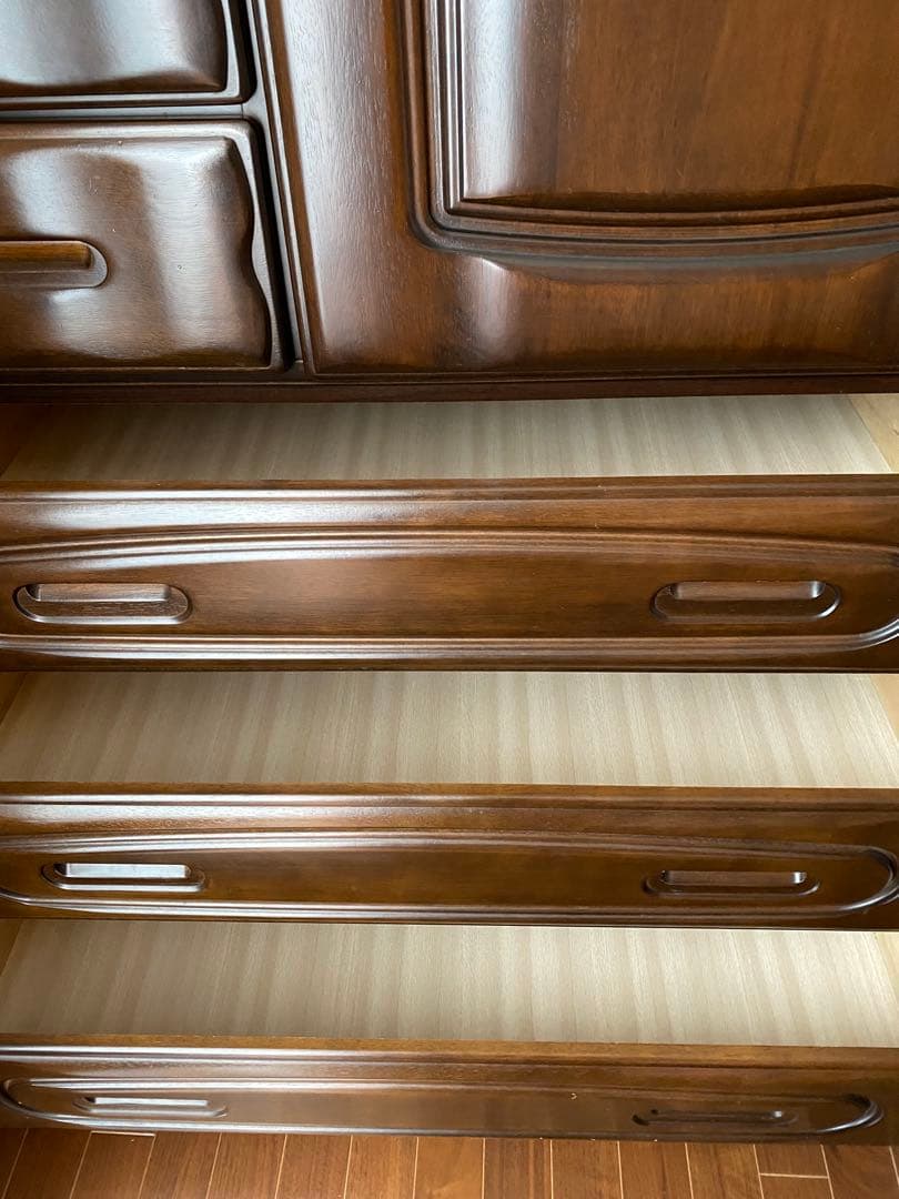 ダークブラウンの衣類収納タンス