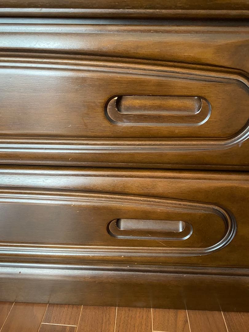 ダークブラウンの衣類収納タンス