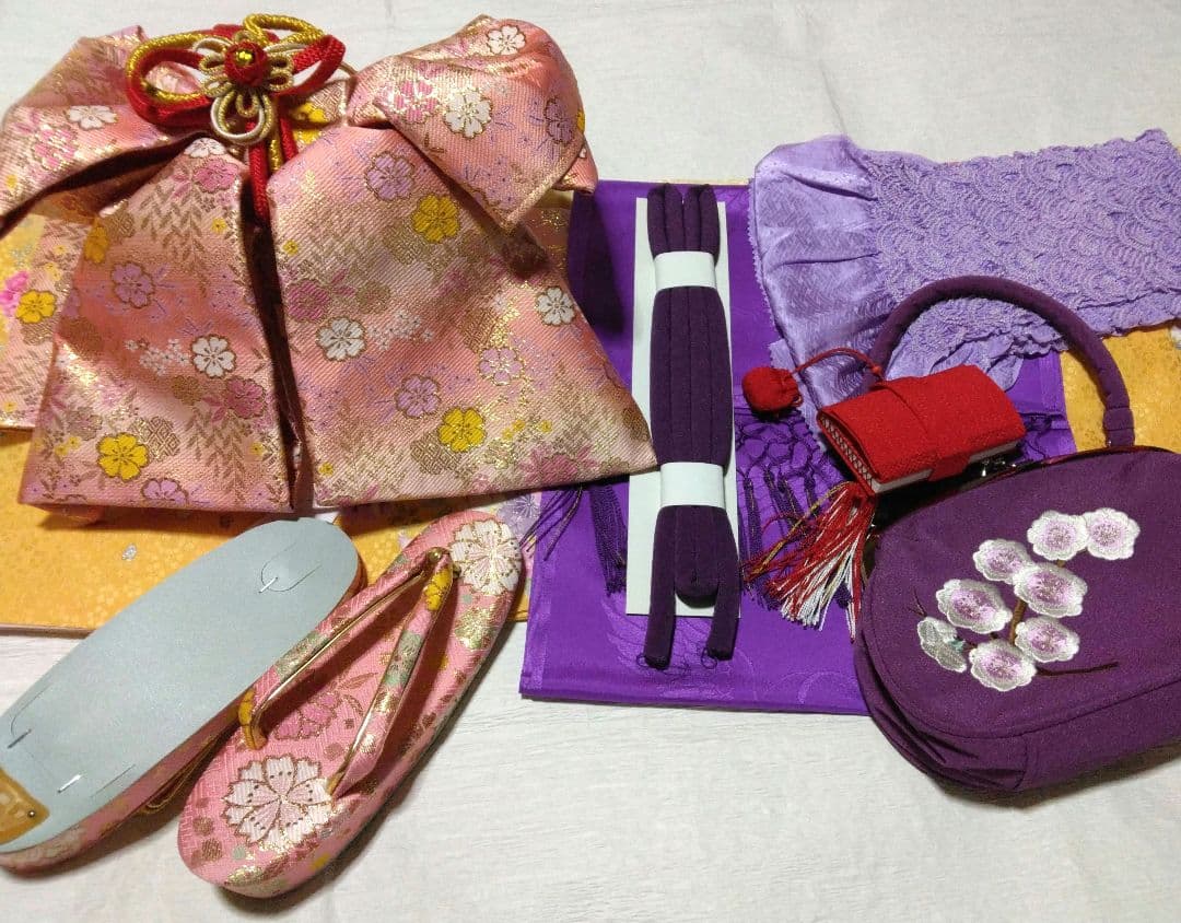 正絹☆やさしげなパステルトーンの花々の舞が清らか＆フェミニンな7歳七五三用祝い着