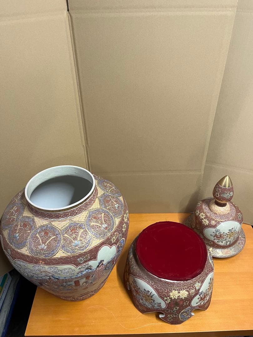 伝統的な日本の陶器花瓶　壺　アンティーク