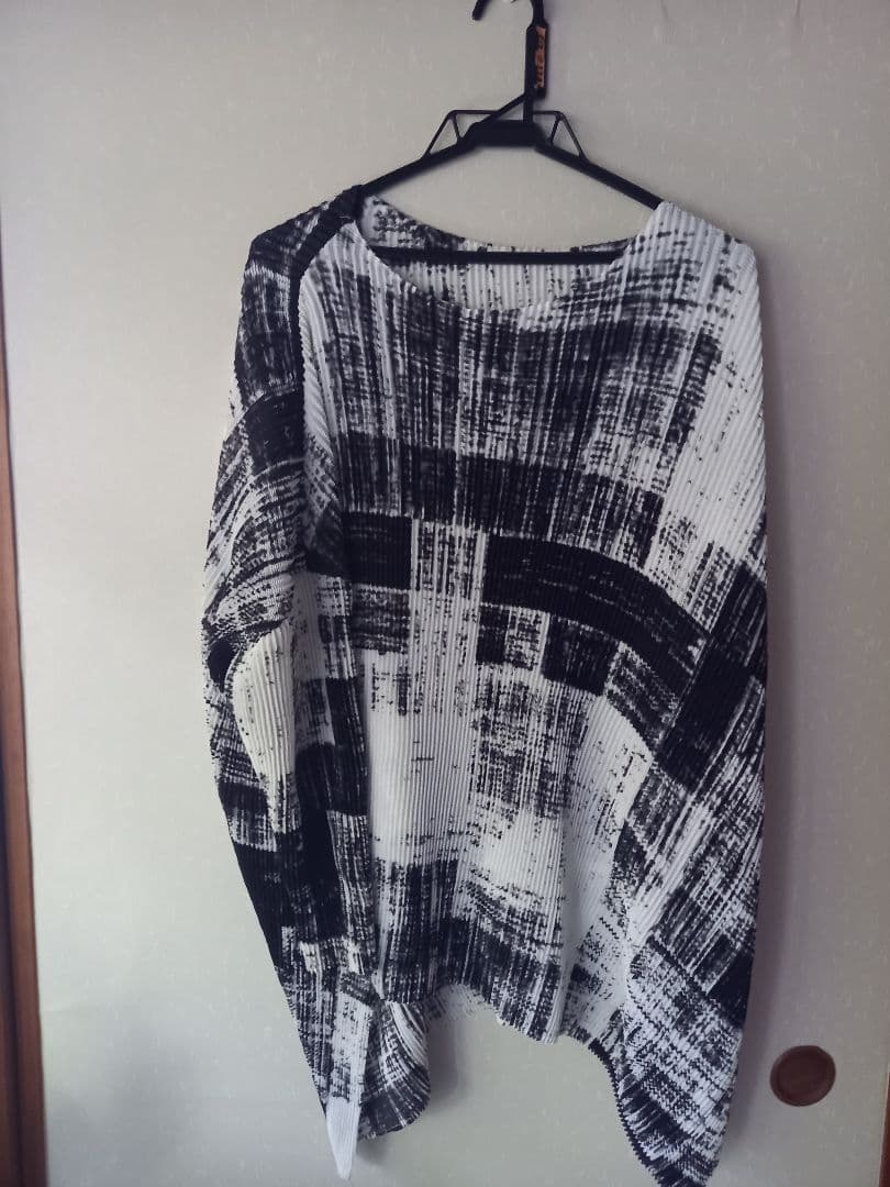 オーバーサイズトップス 白黒パターン