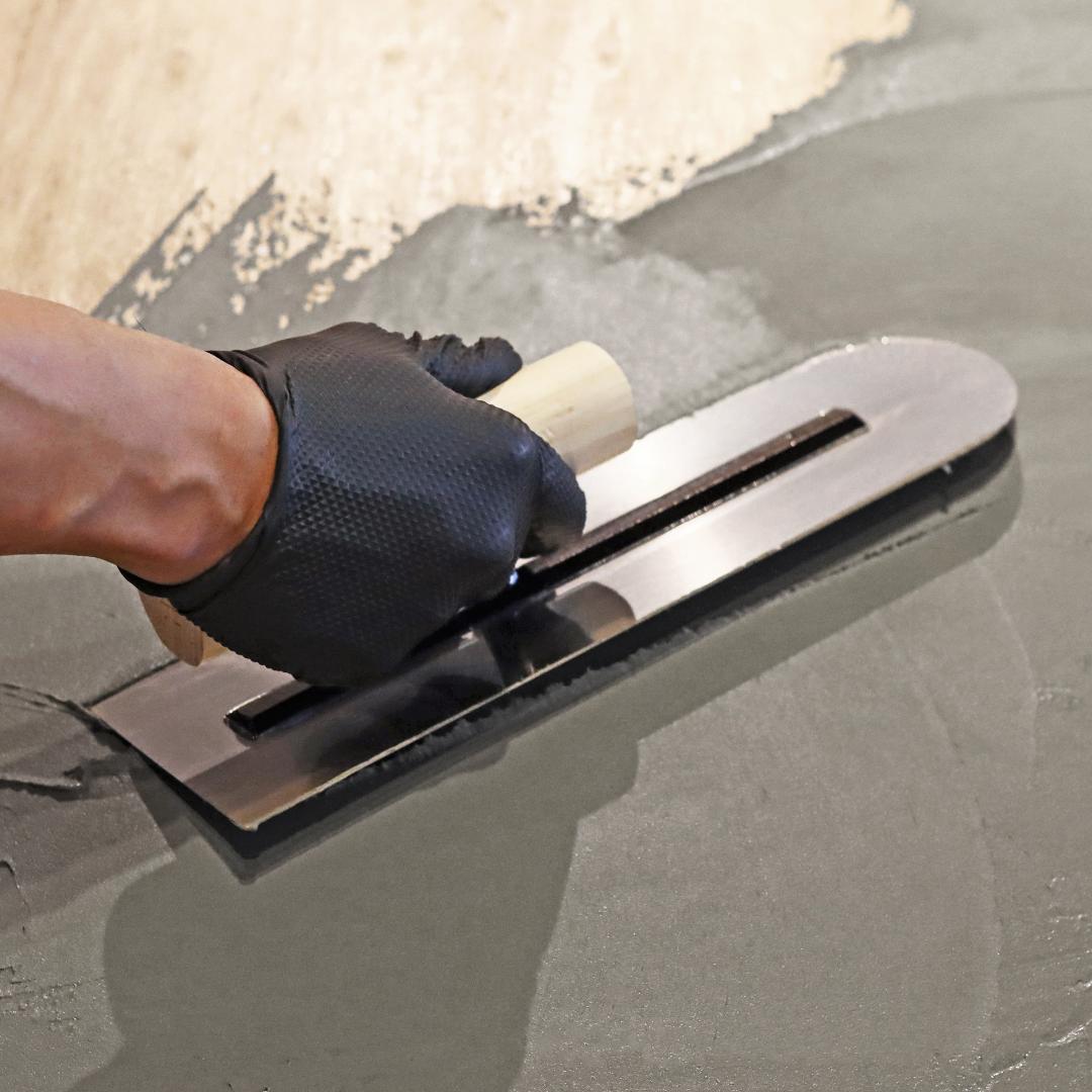 円形｜ラウンドテーブル｜オフホワイト｜薄塗りモルタル｜ダイニングテーブル