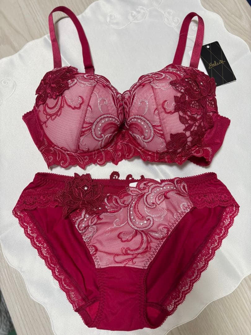 Salute サルート VIVA LINE ブラ&ショーツセット E70・M