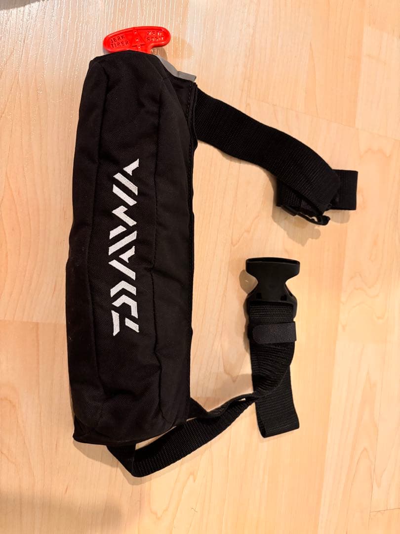 ダイワ自動膨張式ライフジャケット　DF-2220