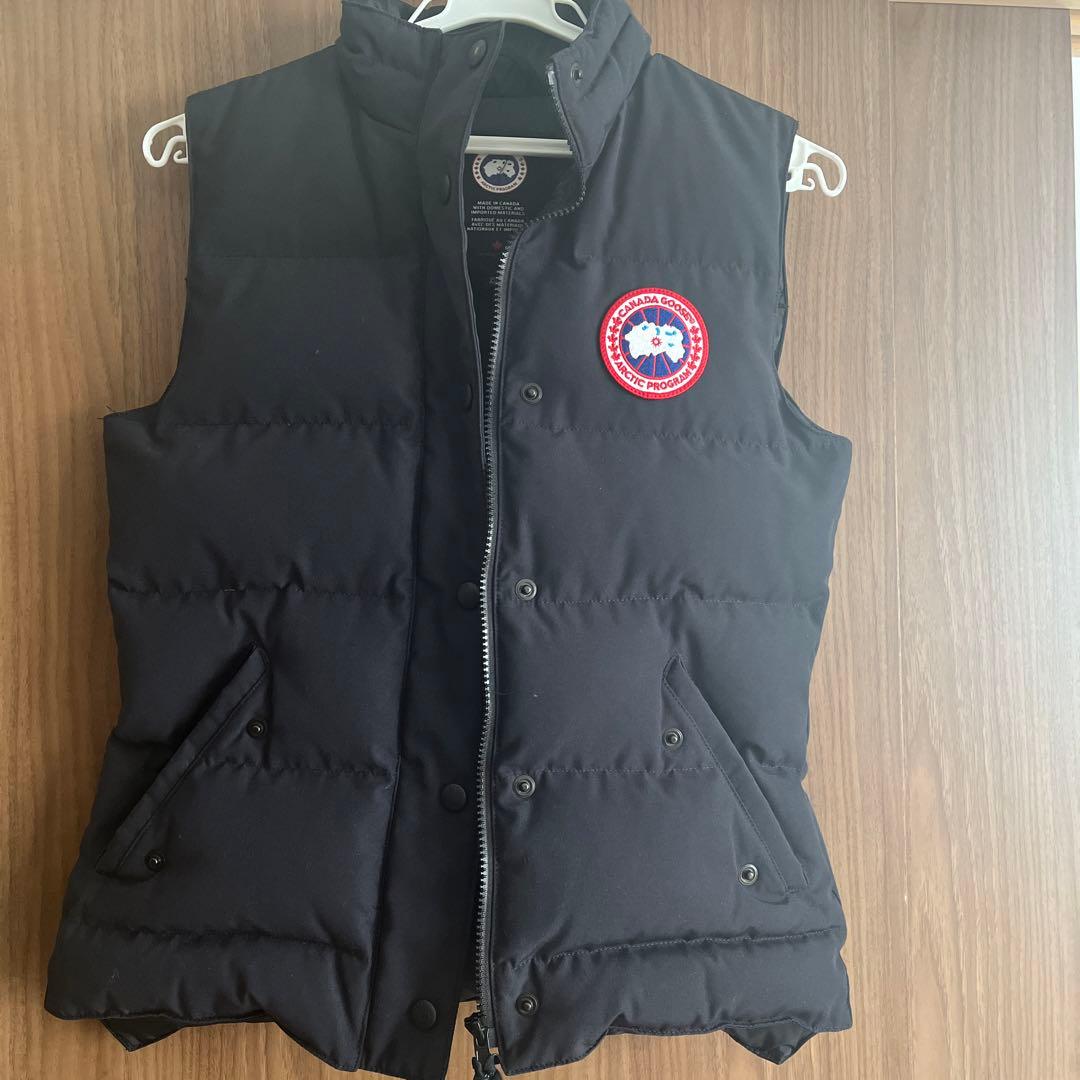 カナダグースダウンベスト