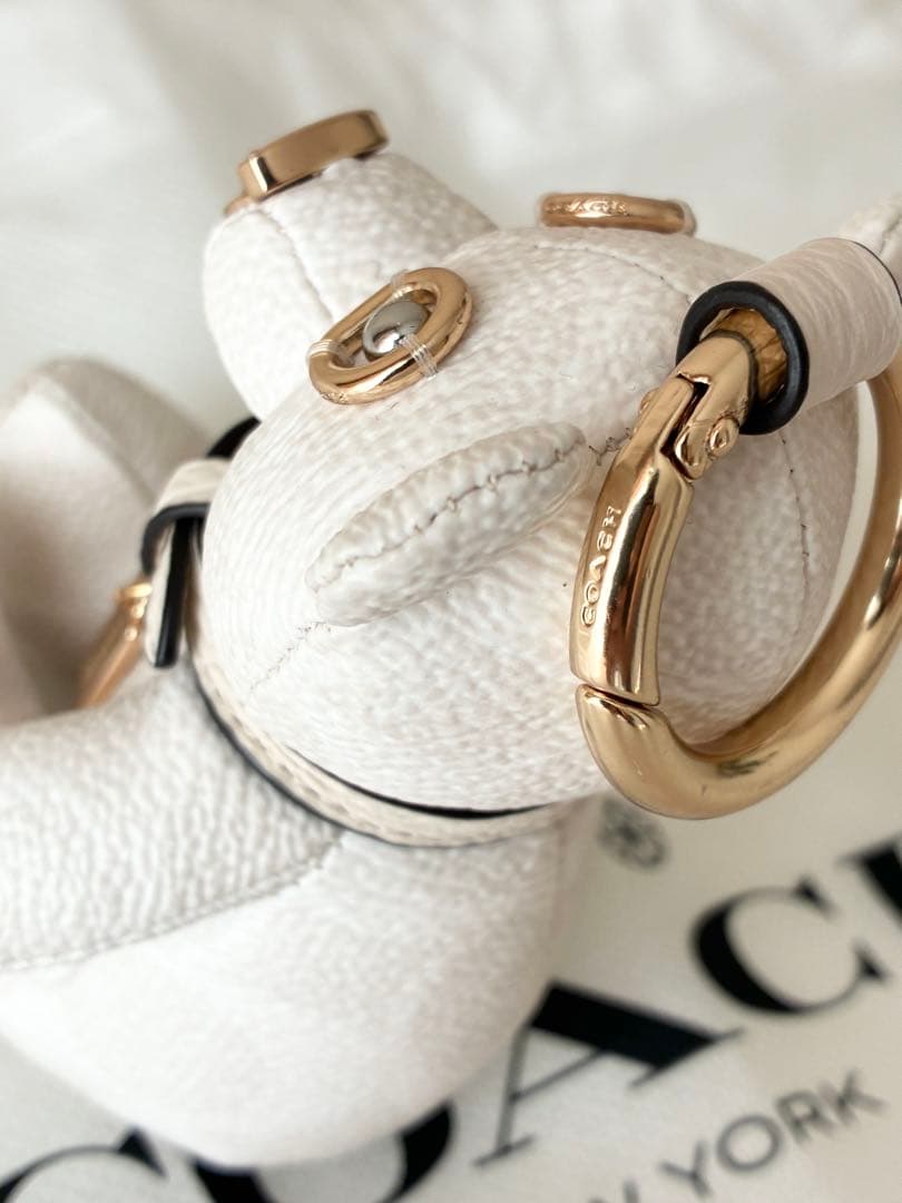 値下美品!完売!COACHコレクティブルベアバッグチャームシグネチャーキャンバス