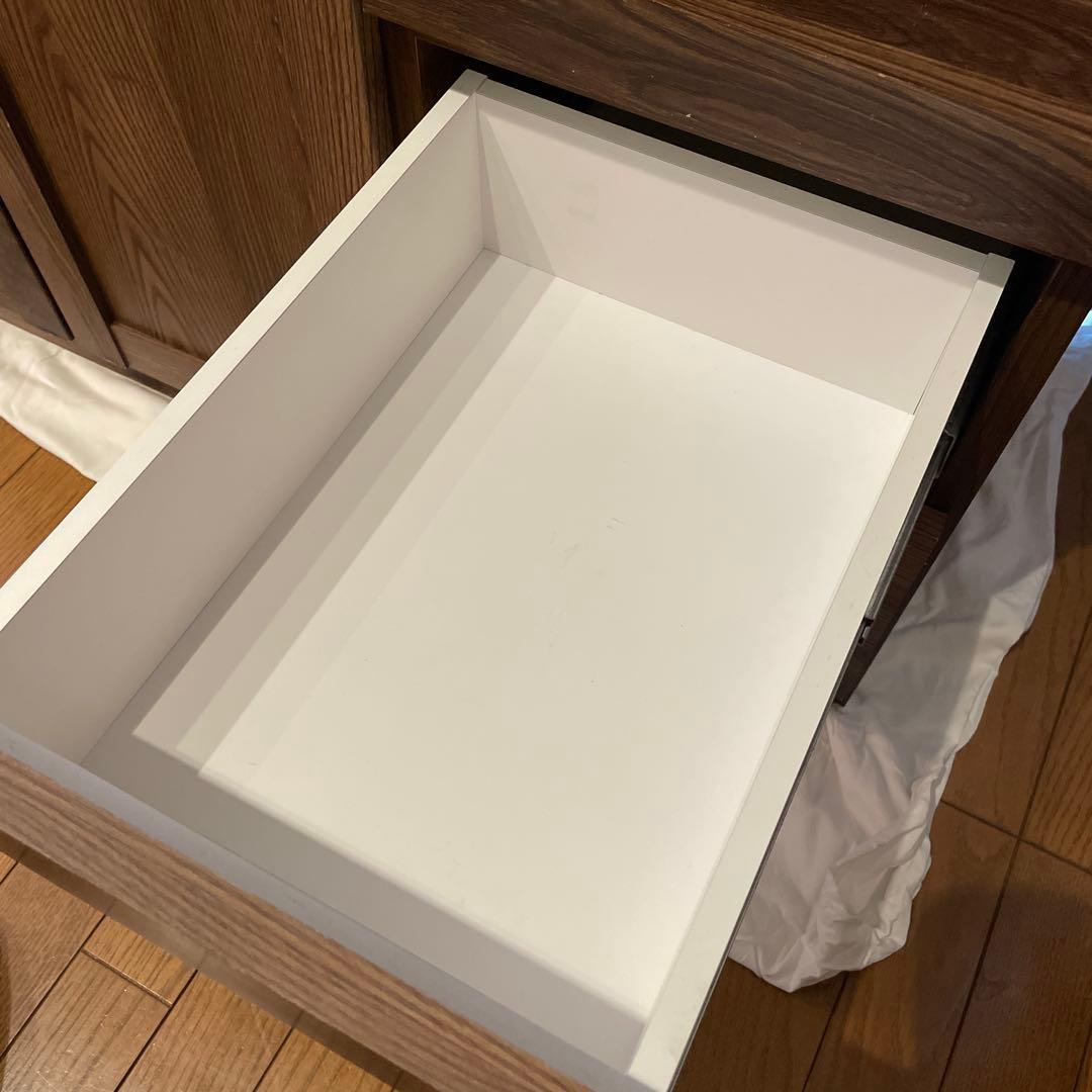 ウォールナット色　キッチンボード