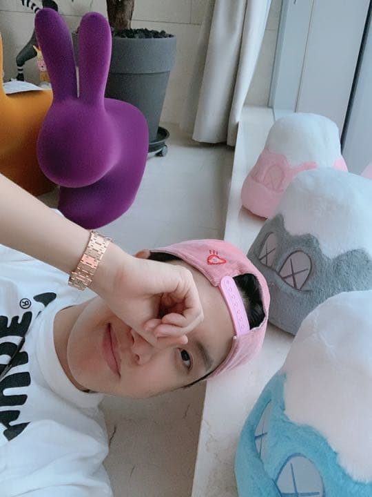 【KAWS HOLIDAY】富士山ぬいぐるみ Grey シリアルナンバー入り