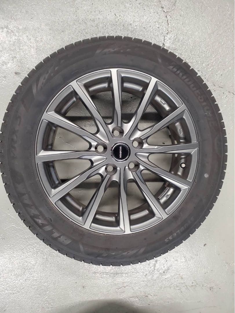 スタッドレスタイヤ195/60R17プリウス60系