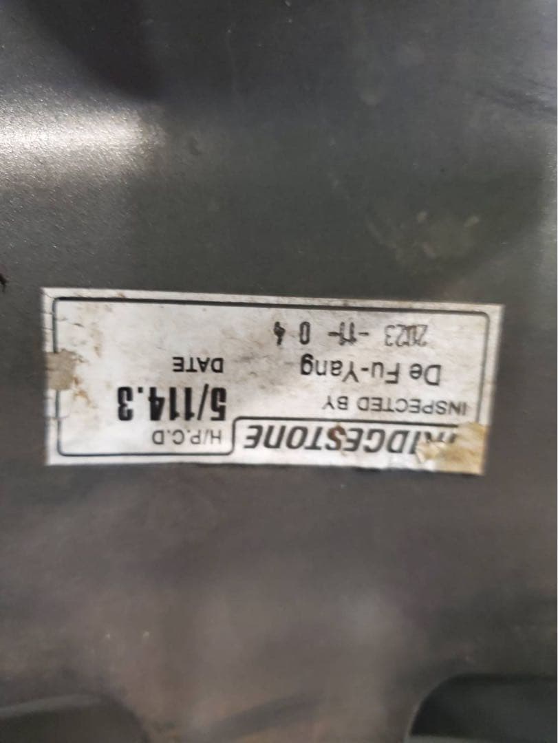 スタッドレスタイヤ195/60R17プリウス60系