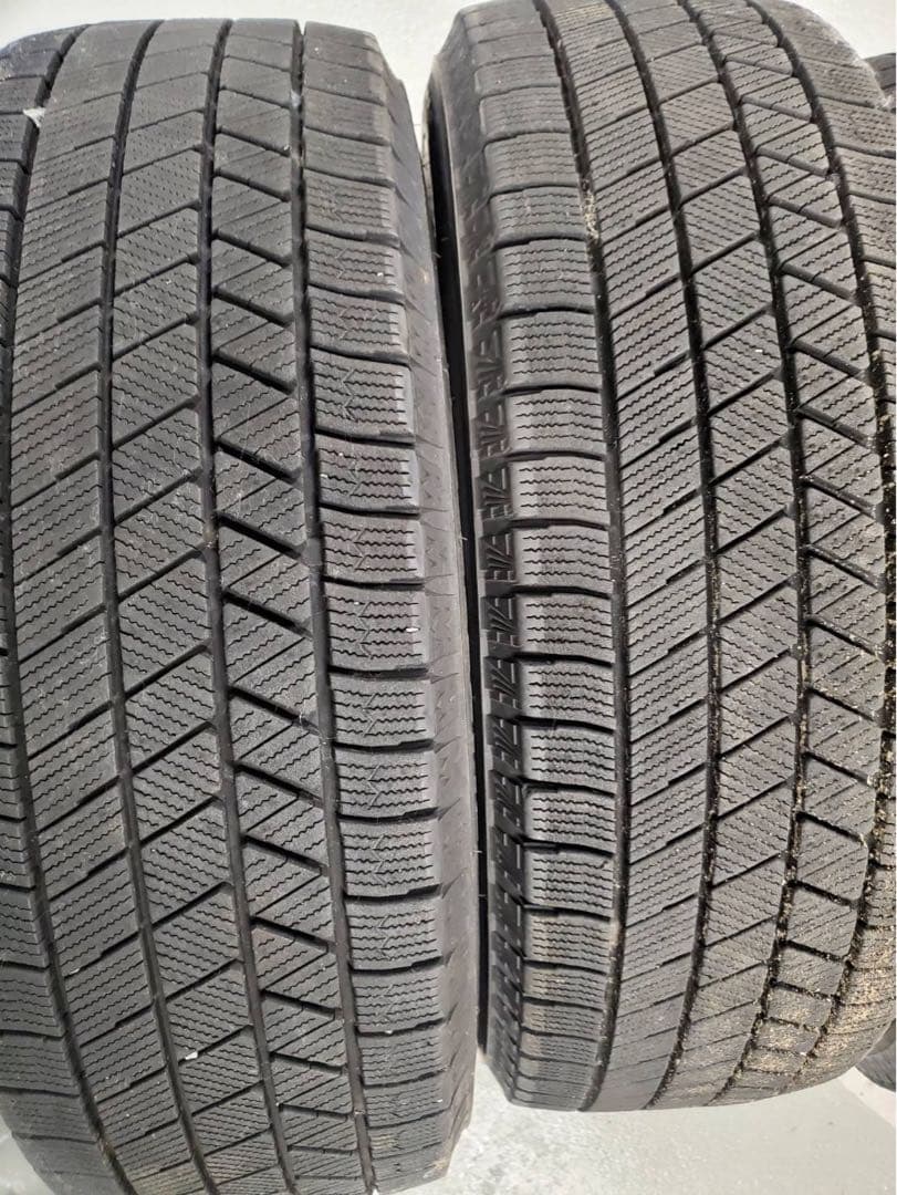 スタッドレスタイヤ195/60R17プリウス60系