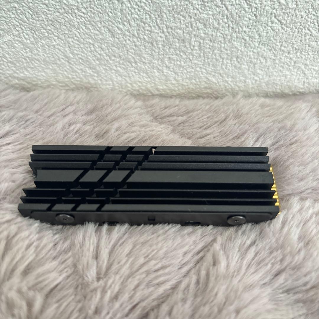 SIX NVMe M.2 SSD PCIe 4.0 2TB ヒートシンク付き