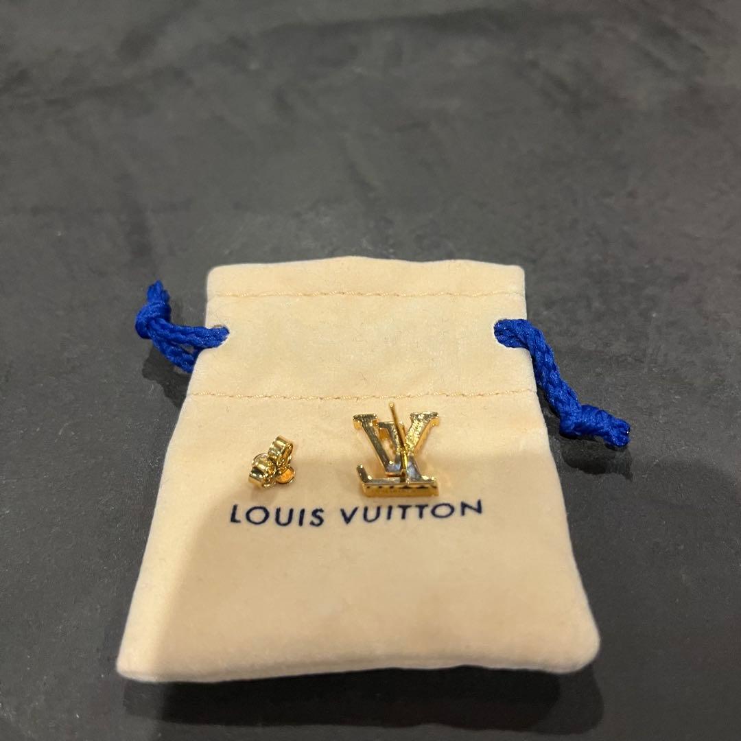 Louis Vuitton ロゴピアス