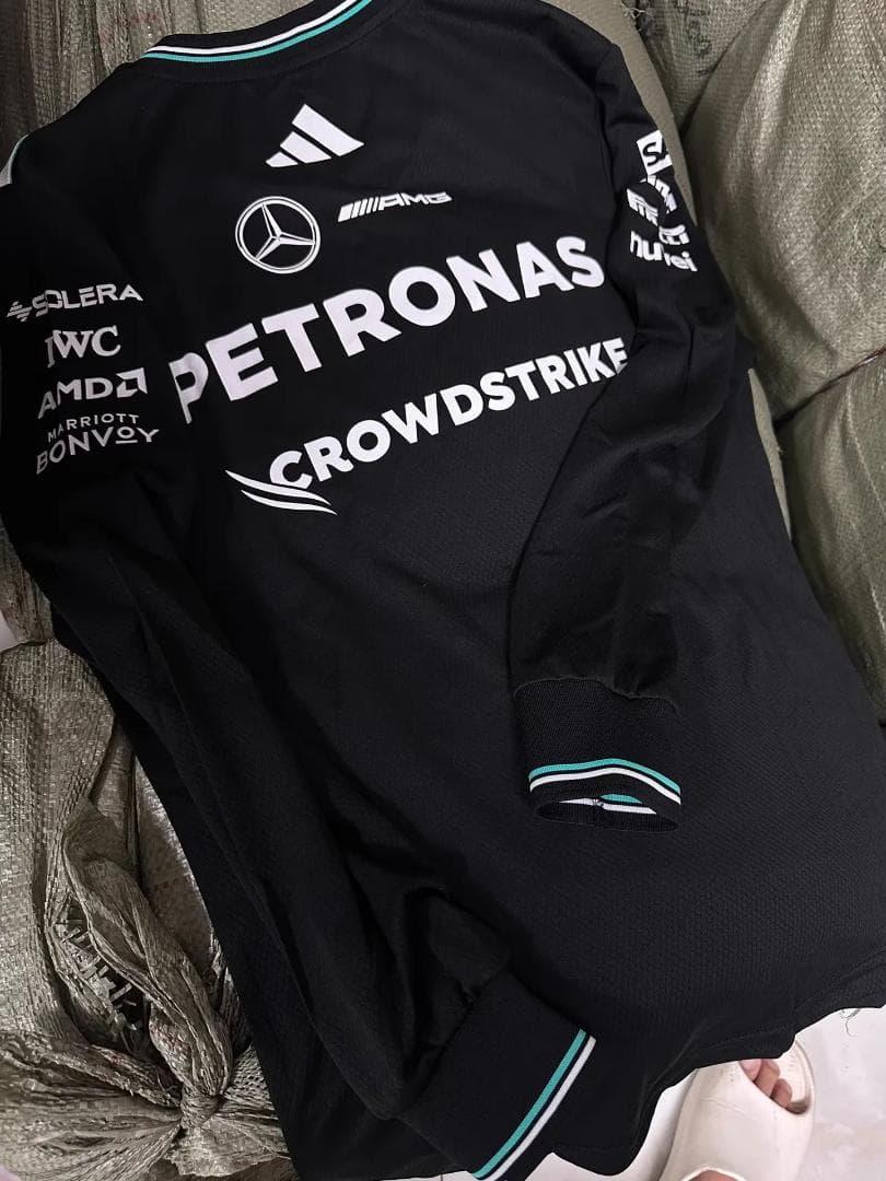25年メルセデス - AMG ペトロナスF1 チーム ロングスリーブ T シャツ