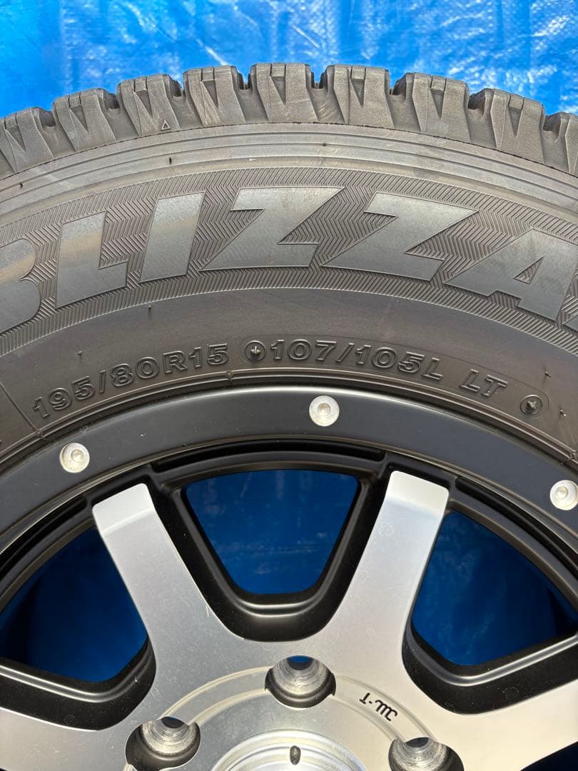 ハイエースブリヂストン BLIZZAK 15インチ スタッドレスホイールセット