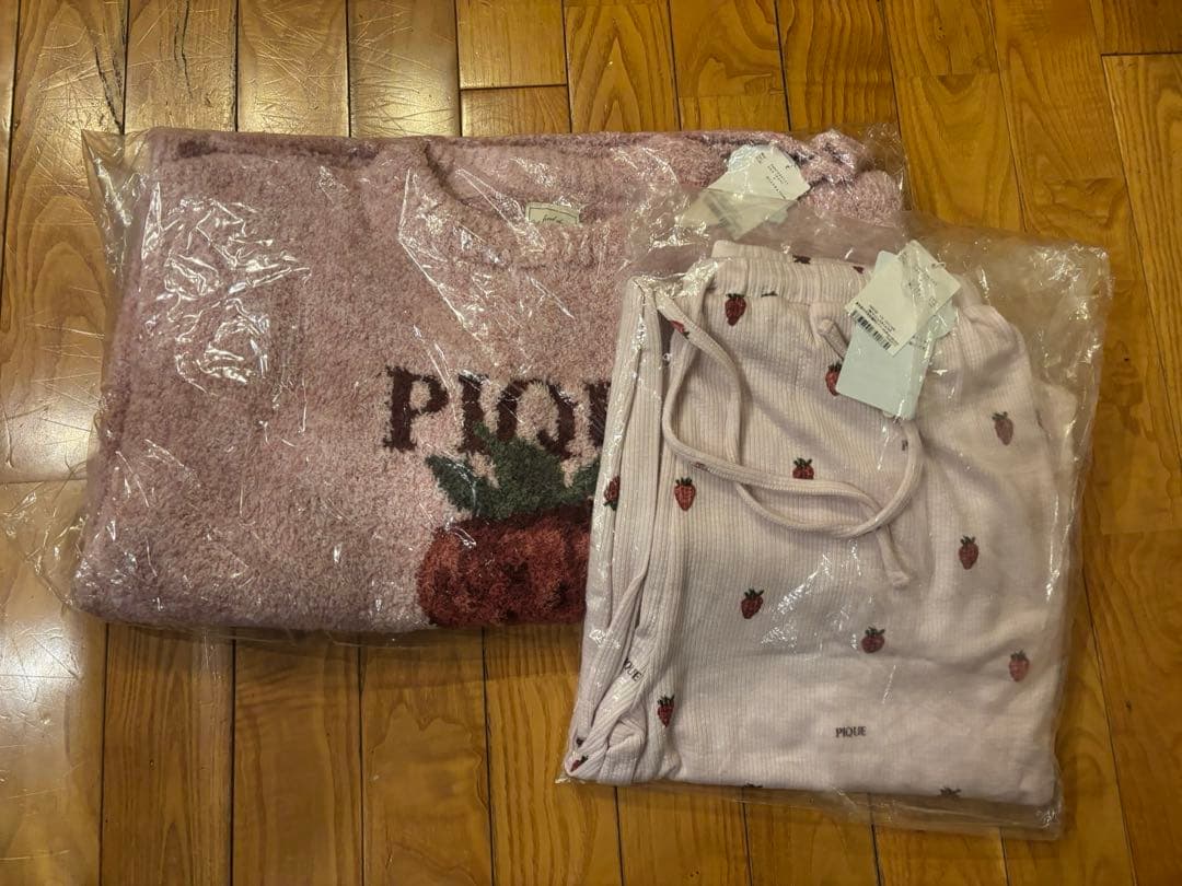 メランジストロベリージャガードプルオーバー&ストロベリー柄ロングパンツ