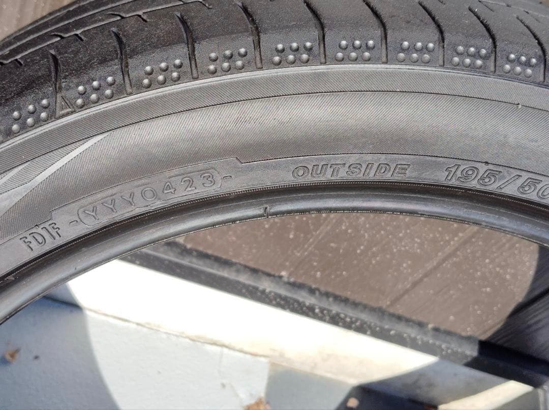 プリウス純正タイヤ 19インチタイヤ 195/50R19 ヨコハマ 夏タイヤ2本