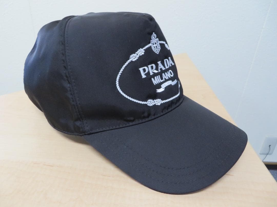 PRADAプラダ　キャップ帽子　男女兼用ナイロン　未使用同様
