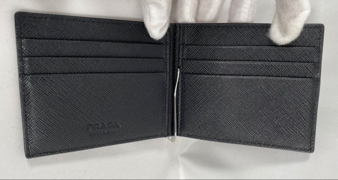 未使用に近い PRADA プラダ マネークリップ 二つ折り財布 カードケース