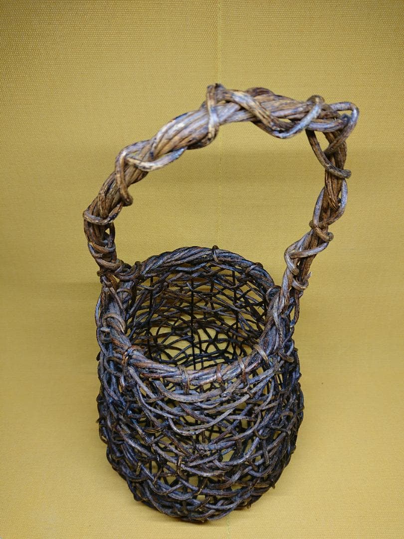 カゴ　花籠　蔓細工　オブジェ　置物　インテリア　工芸品　美術品　A1300