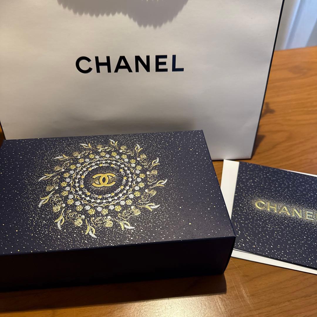 シャネル　リップアンドネイルケアセット　ホリデー　コフレ　2025 ポーチ付き