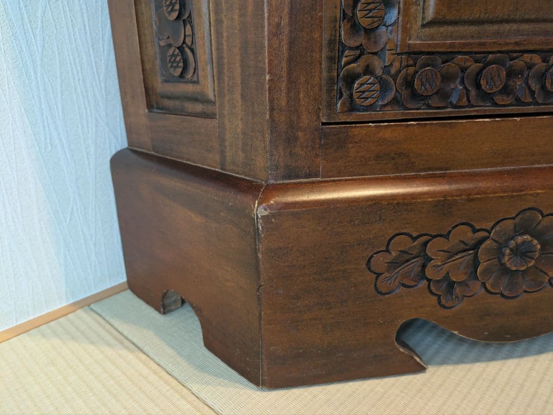 アンティーク　彫刻入り家具　キャビネット 5角形リビング収納 整理箪笥