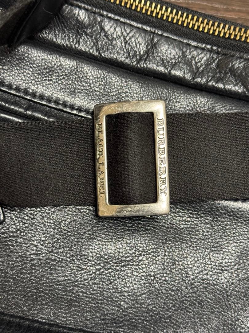 バーバリーブラックレーベル　ボディバッグ　レザー　ブラック　斜めがけ
