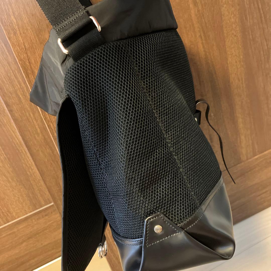 新品に近いイブサンローラン黒メッシュメッセンジャーバッグななめがけ軽量YSL