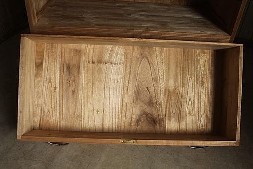 味のある木製の引き出し3段　チェスト　桐箪笥