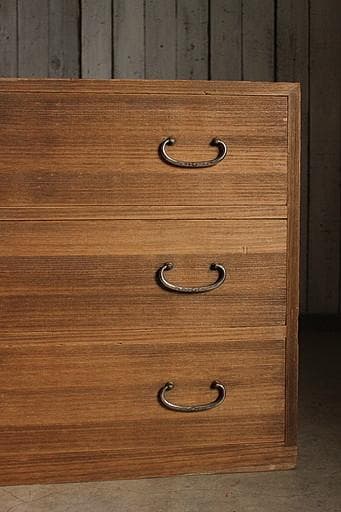 味のある木製の引き出し3段　チェスト　桐箪笥