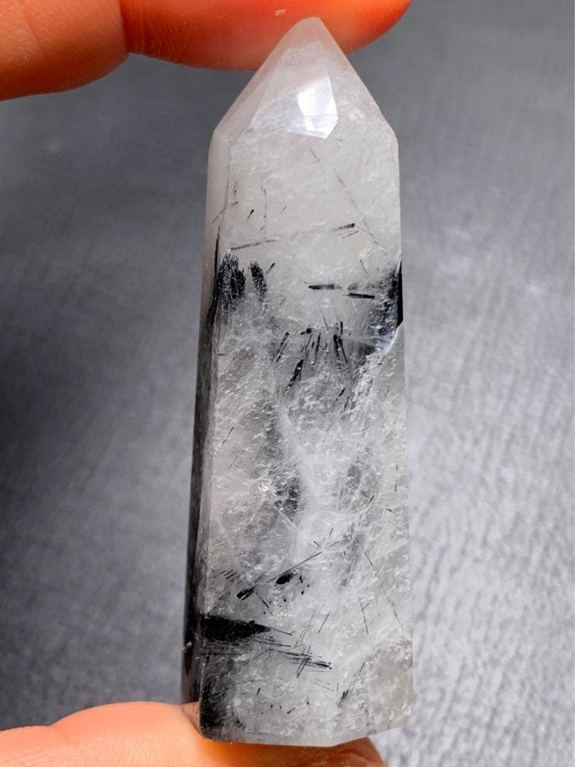 0410196  ブラックルチルインクォーツ六角柱、14.8＊54ミリ