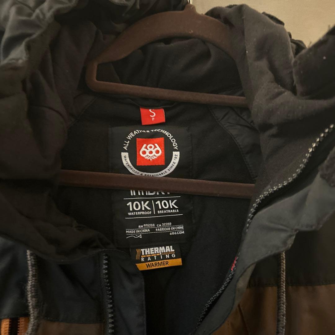 686スノーボードウェア　カモフラージュ フード付きジャケット